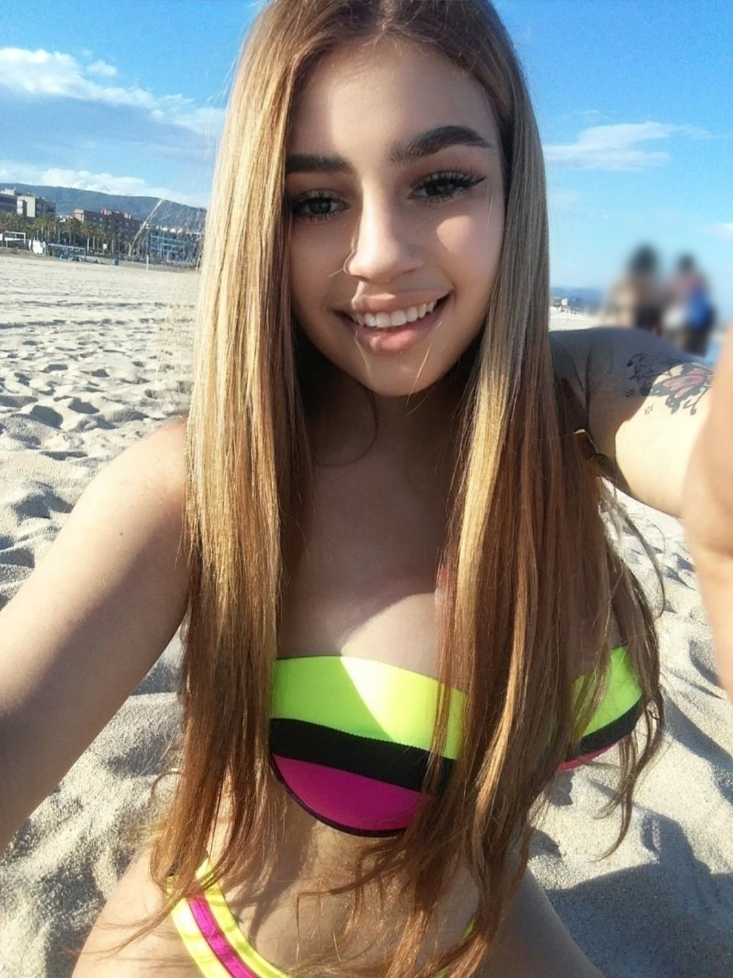 689462372 | CHANELL | Chica