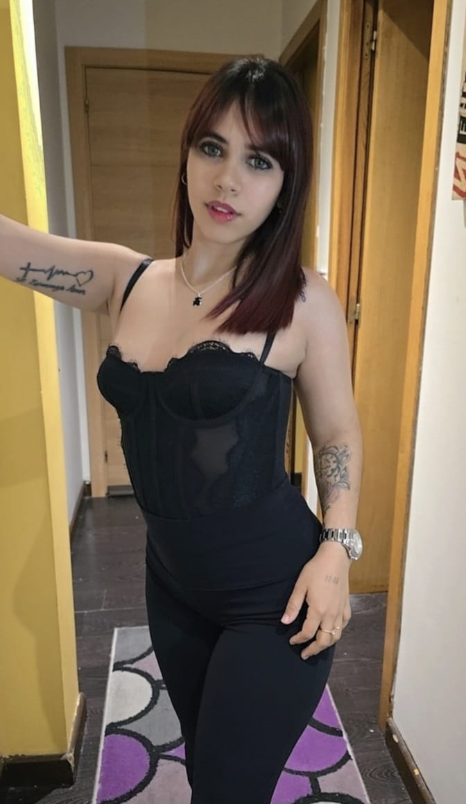 689462372 | LUCY | Chica
