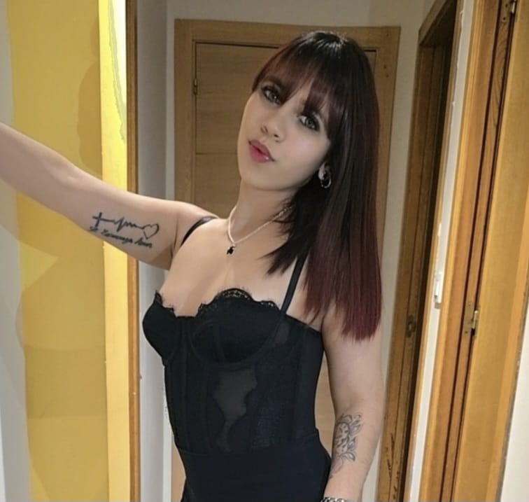 689462372 | LUCY | Chica