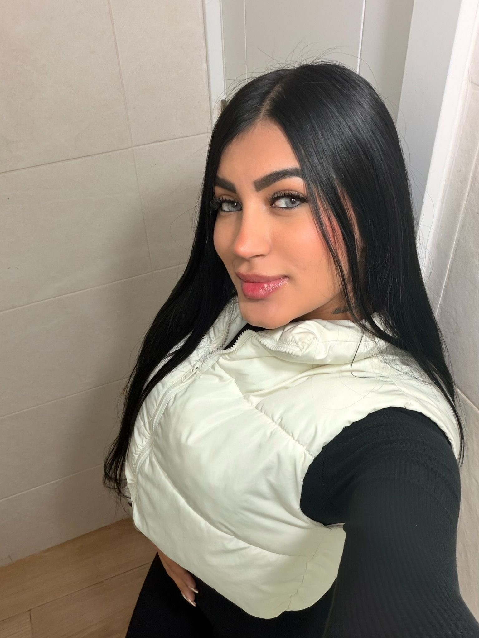604228927 | KORAL | Chica