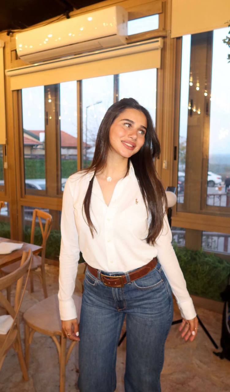 631349843 | LUCIA | Chica