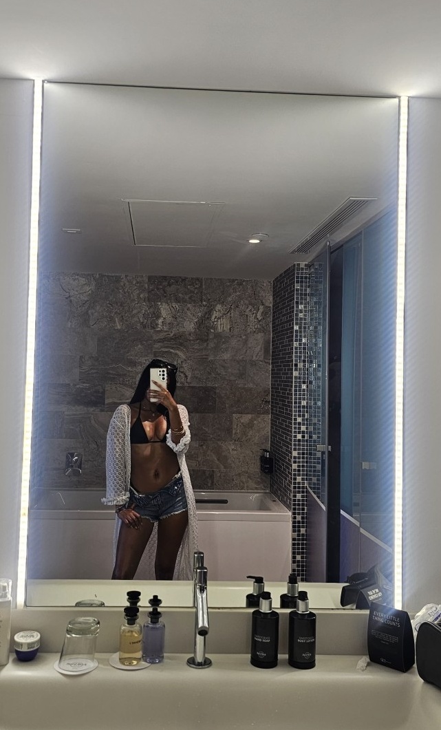 631662445 | CIELO | Chica
