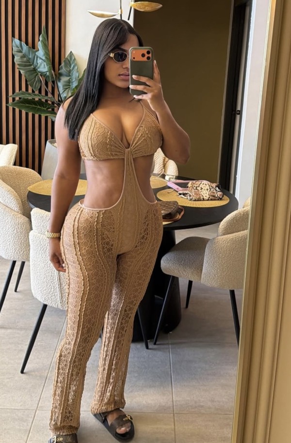 613855165 | LESLY | Chica