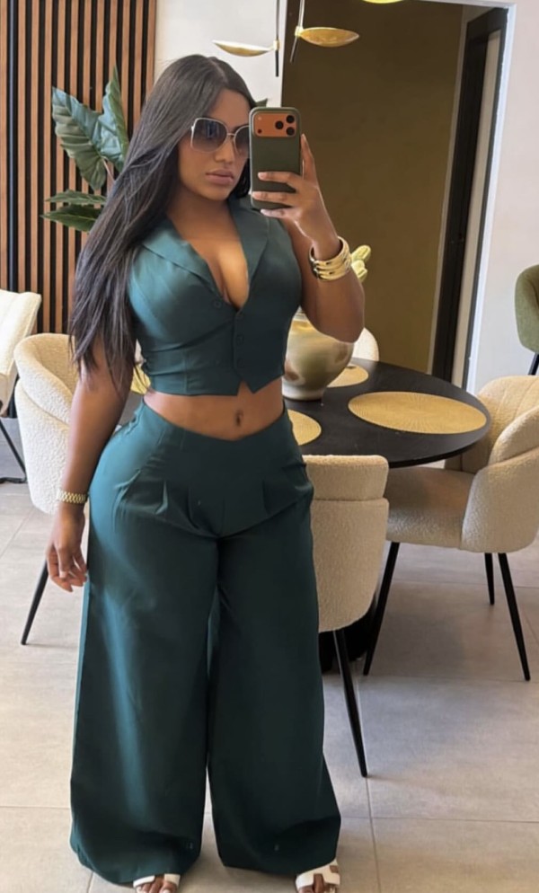 613855165 | LESLY | Chica