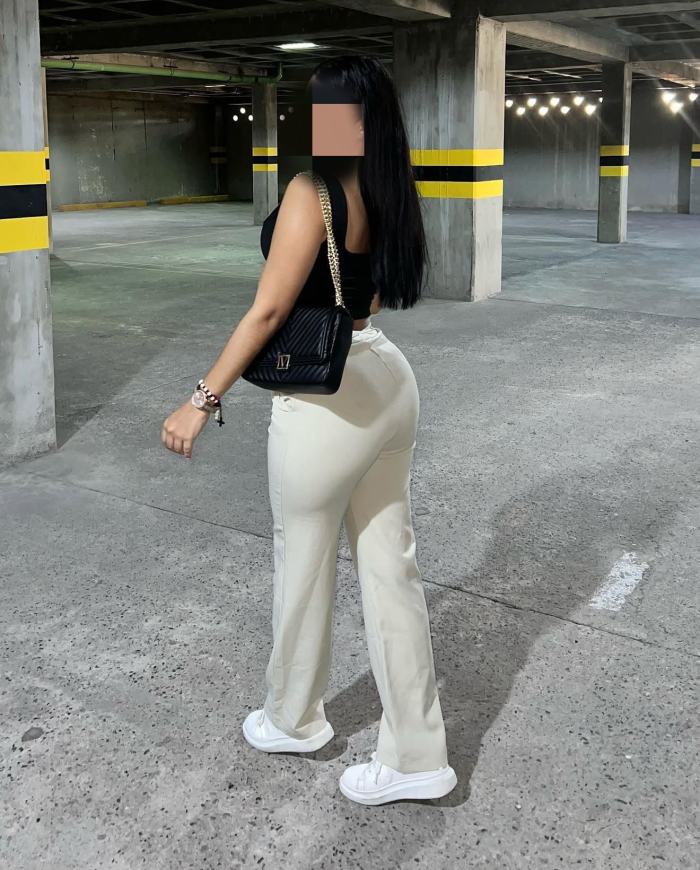 610828333 | DANNA | Chica