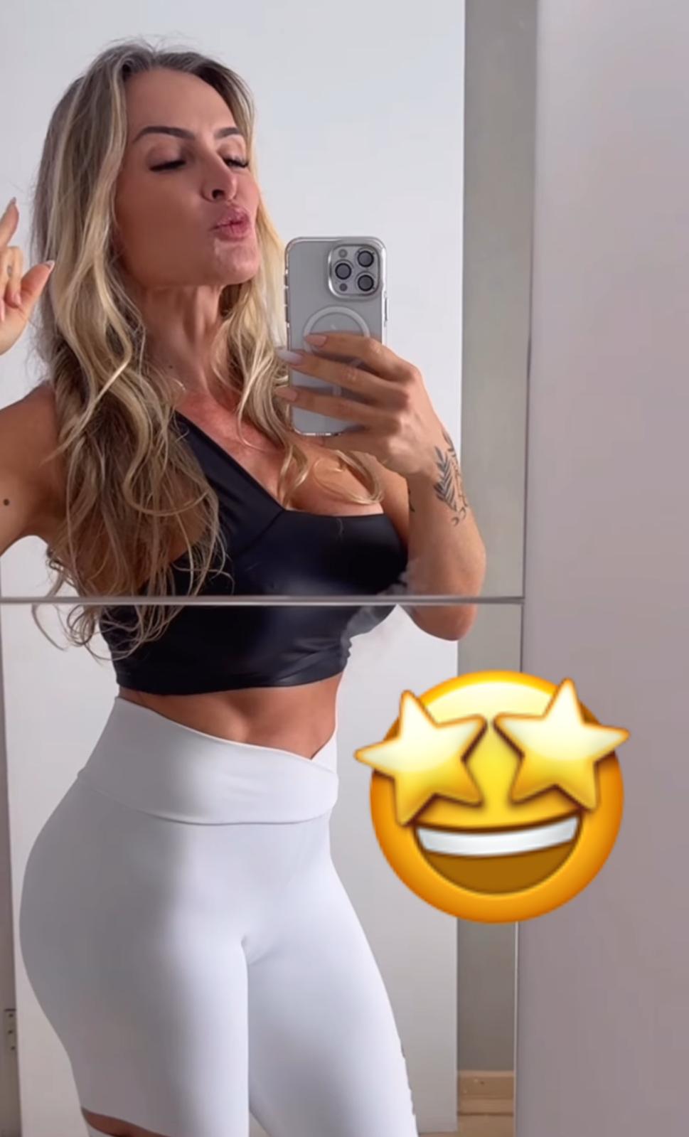 623342410 | MARTINABR | Chica