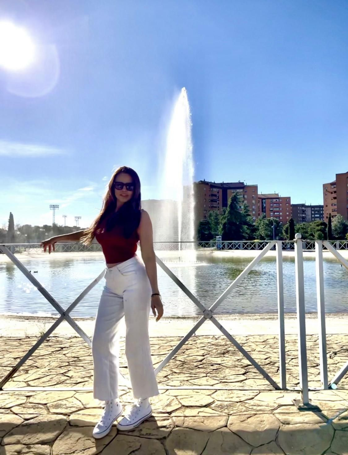687486392 | PAULA | Chica