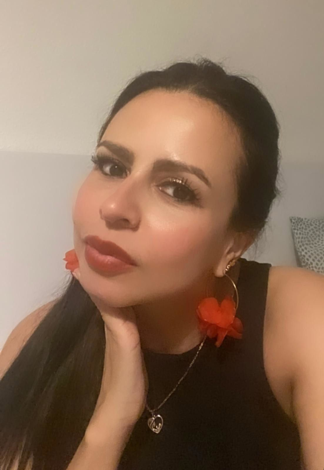 687486392 | PAULA | Chica