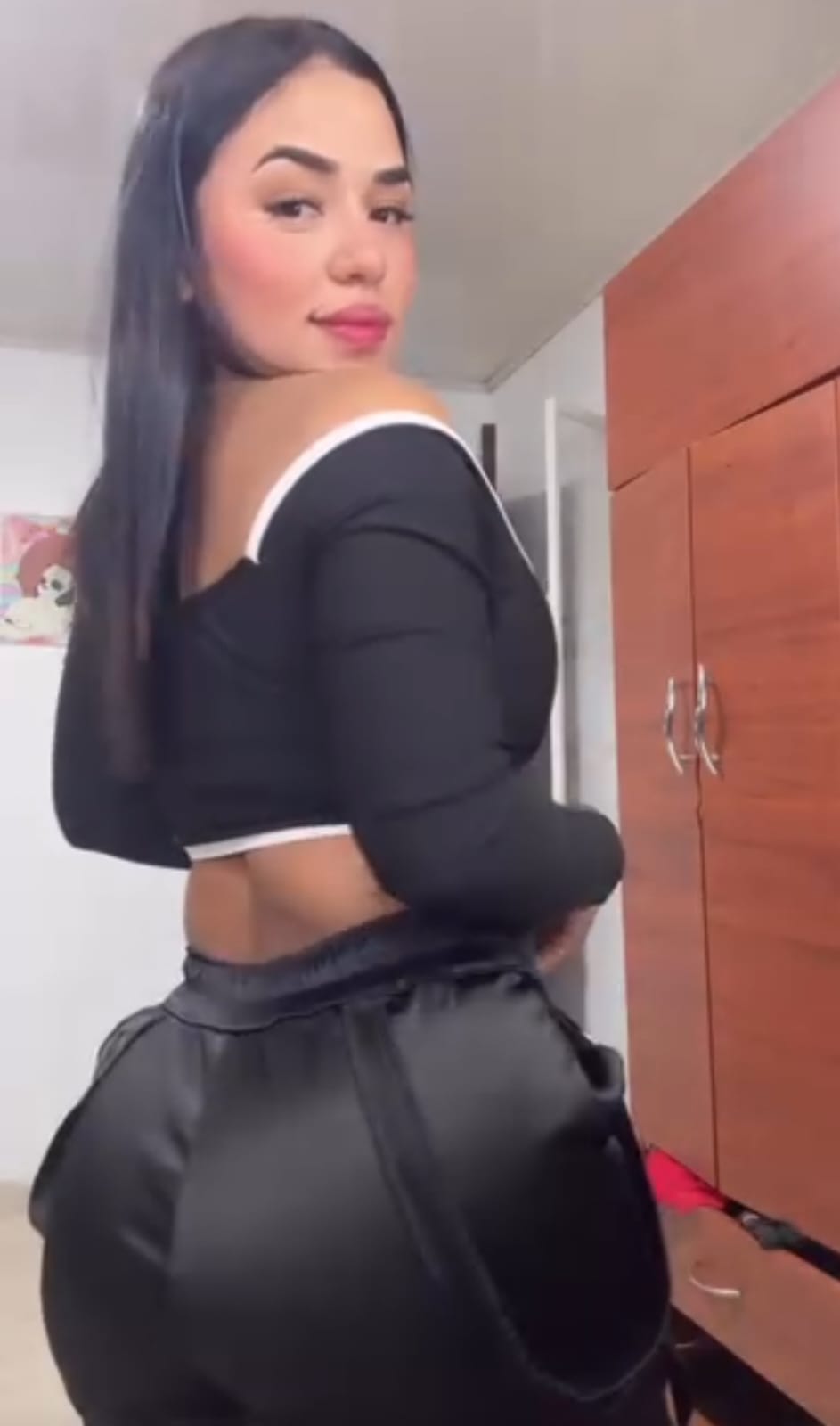 602843863 | ISABELLA | Chica