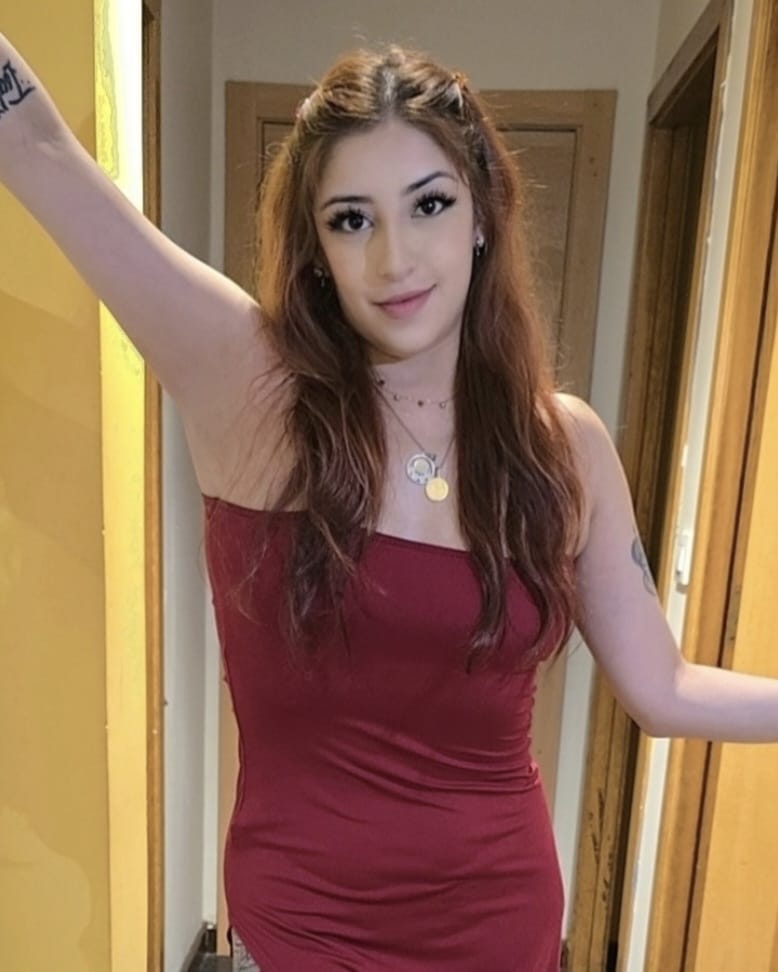 689462372 | CLOE | Chica