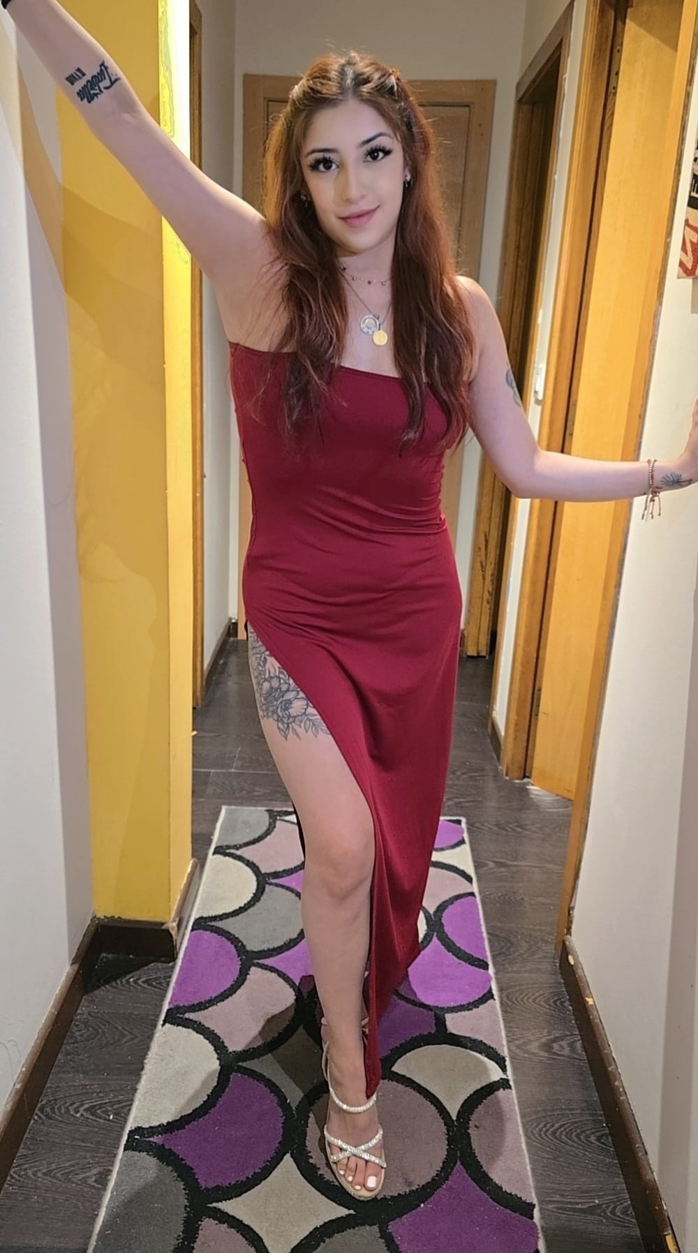 689462372 | CLOE | Chica