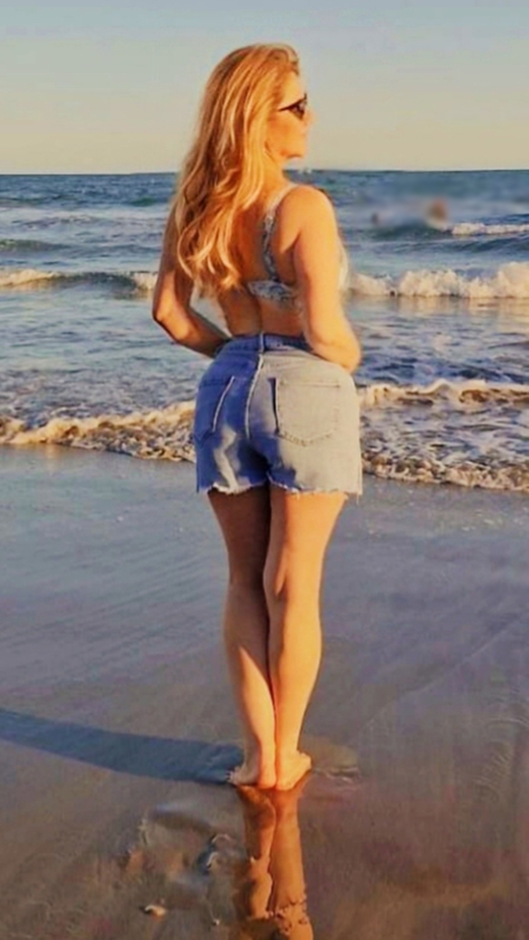 687563911 | HELEN | Chica