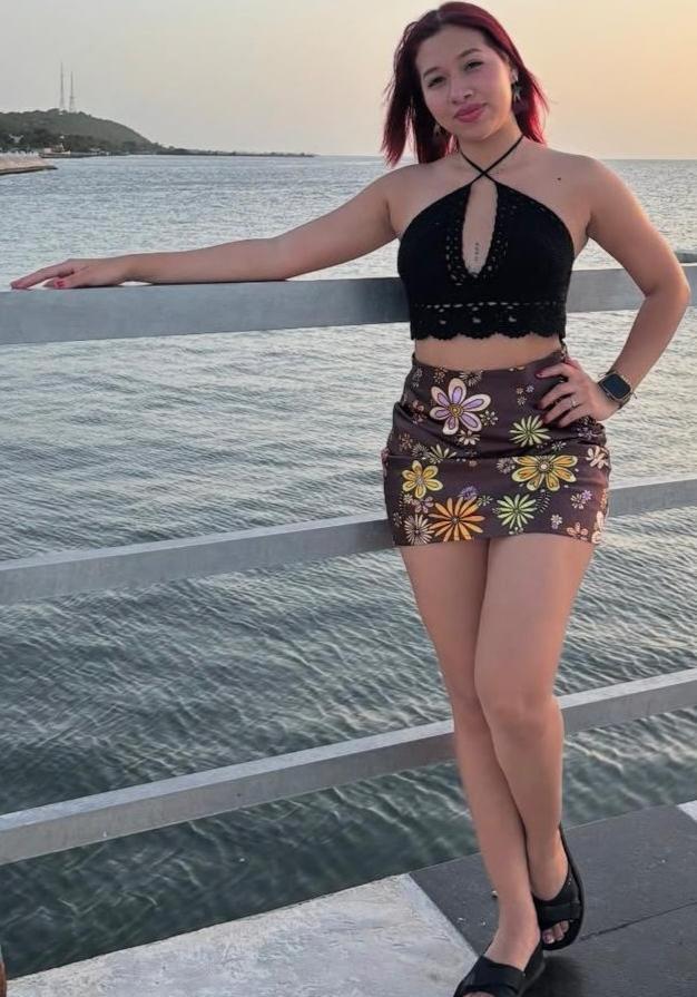 614896653 | YULY | Chica