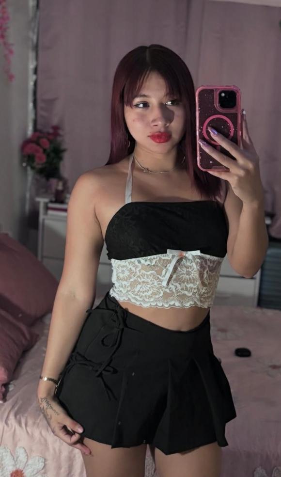 614896653 | YULY | Chica