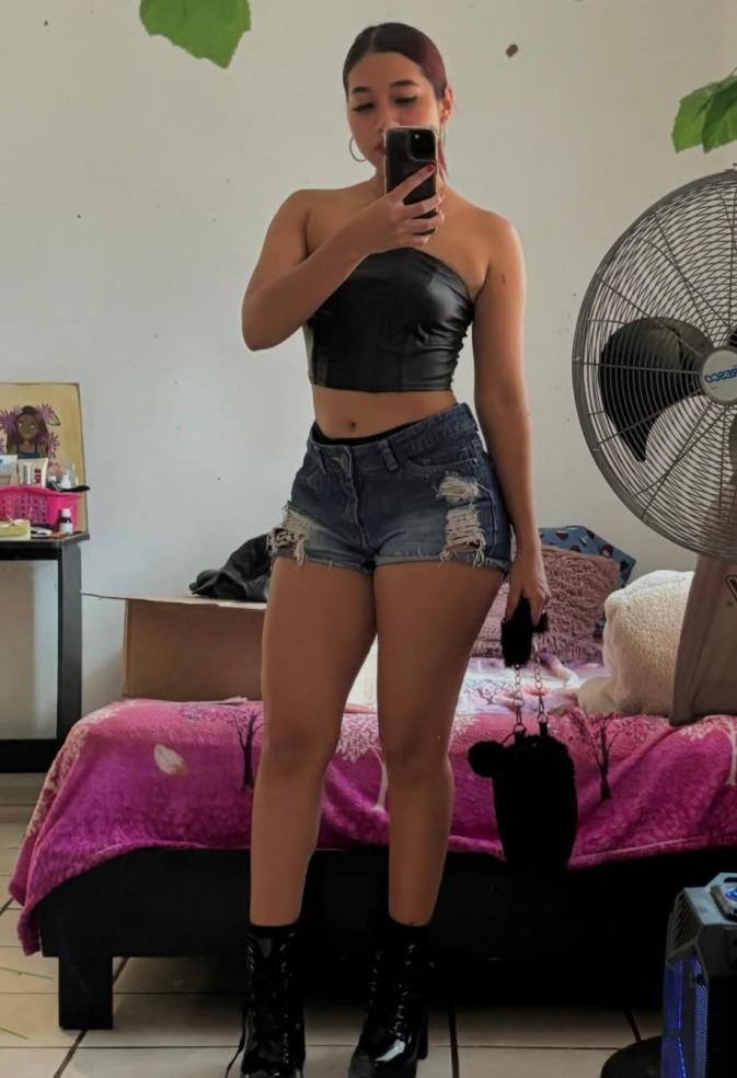614896653 | YULY | Chica