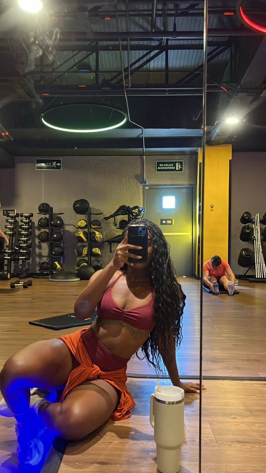 672574670 | TATI | Chica