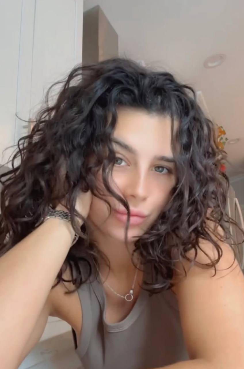 631222805 | KYLIE | Chica