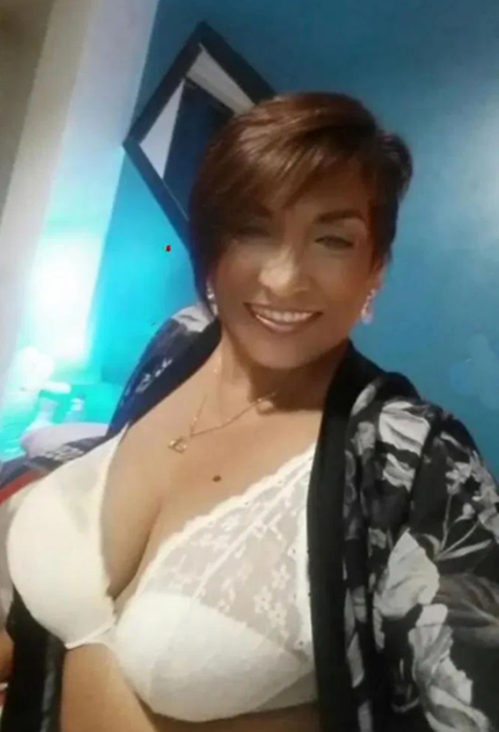 697740264 | ANDREA | Chica